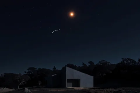 Arcturus, an orange point high above a dark treeline, trailing the handle of the Big Dipper